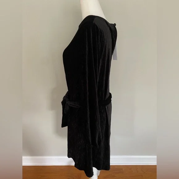 🆕 VICI Harlyn Velvet Tie Dress-Black - Picture 5 of 9